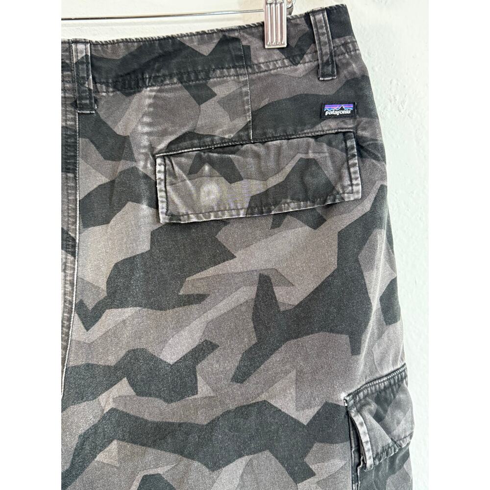 Patagonia Men’s Organic Cotton Camo Cargo Cargo Shorts Size 33 10” Inseam - Picture 5 of 10